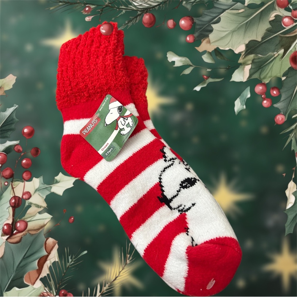Peanuts, red,black,and white warm fuzzy winter Christmas socks size
4-10